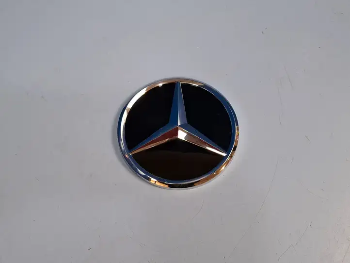 Mercedes-Benz GLC X253/C253 (2015 - ) A09981085009197 Эмблема производителя — фото 1