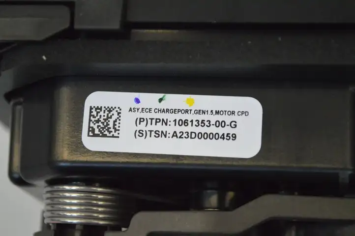 Tesla Model Y (2019 - 2024) 106135300G Другая часть кузова — фото 4