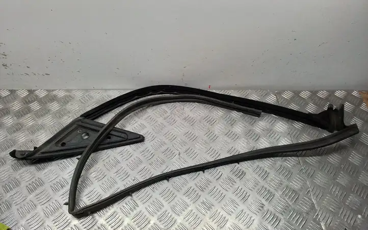 Porsche Boxster 987 (2005 - 2012) 99753753207 Уплотнитель стекла задней двери — фото 2