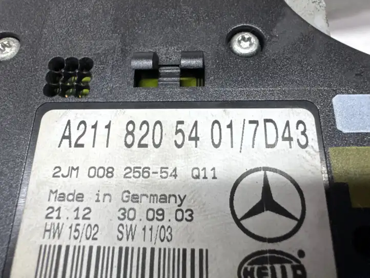 Mercedes-Benz E W211 (2002 - 2009) A2118205401 Передняя подсветка — фото 3