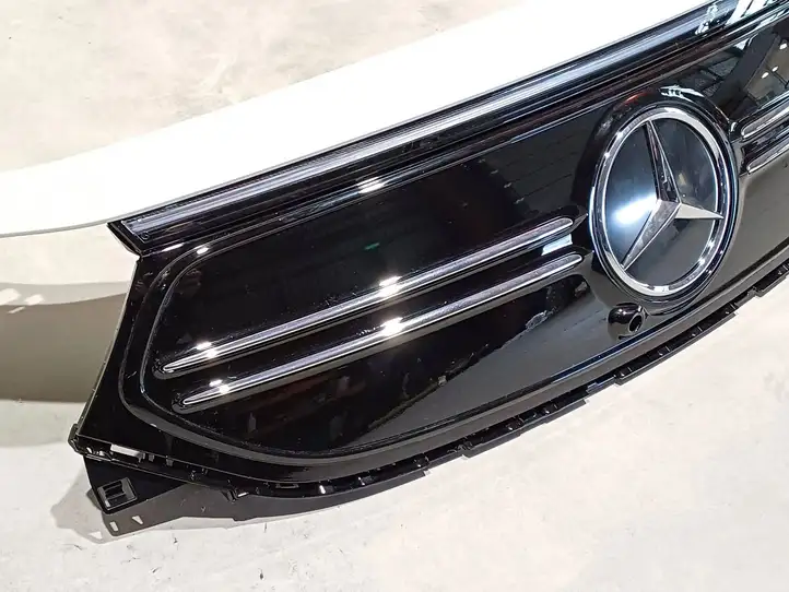 Mercedes-Benz EQA (2021 - ) A2438851401 Молдинг переднего бампера — фото 3