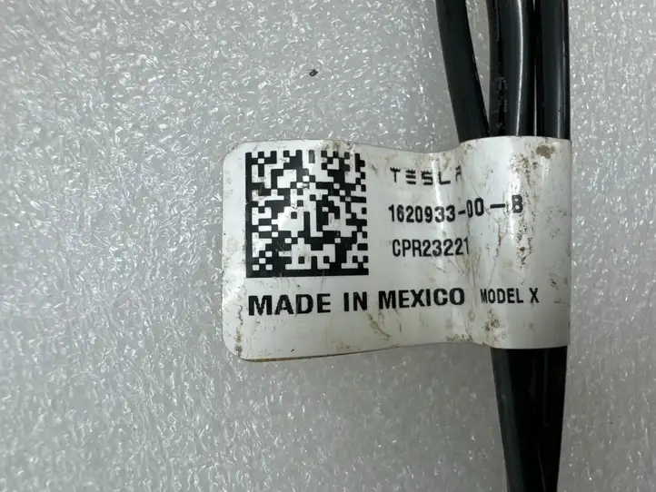 Tesla Model X (2021 - ) 162093300B Выпускная трубка пневмокомпрессора — фото 8