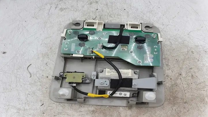 Toyota Avensis T270 (2009 - 2012) 8973220030 Передняя подсветка — фото 3