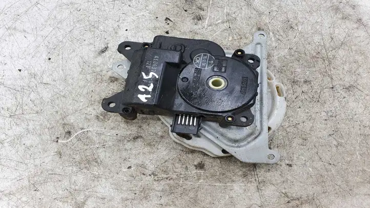Toyota Corolla Verso E121 (2004 - 2007) Двигатель задвижки потока воздуха — фото 1