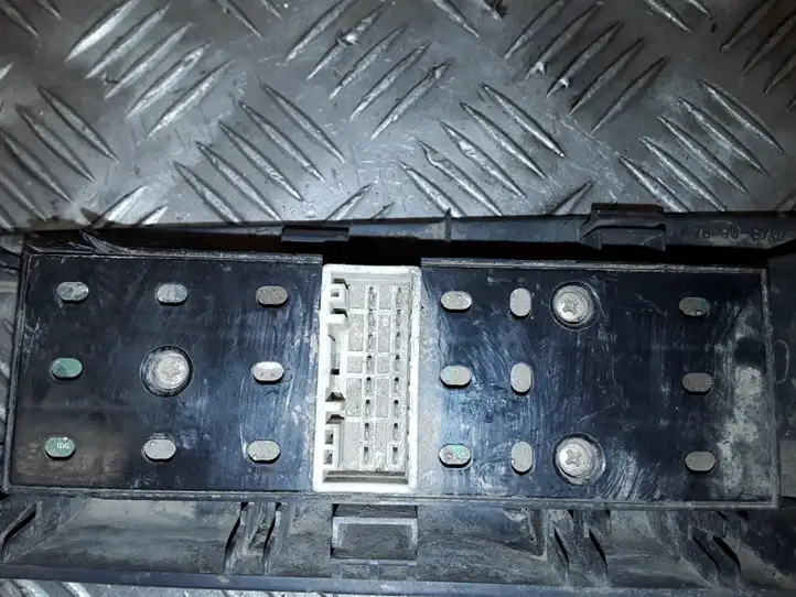 Kia Sorento (2006 - 2009) 478490W110 Блок кнопок стеклоподъемников — фото 3
