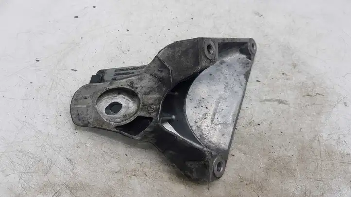 BMW 5 E60 E61 (2004 - 2010) 2211676915301 Кронштейн двигателя — фото 2