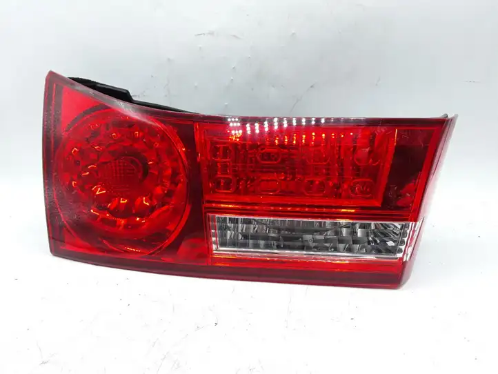 Honda Accord (2008 - 2016) P8129 Задний фонарь в крышке багажника — фото 1