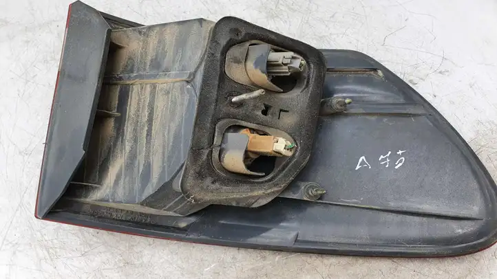 Toyota Avensis Verso (2001 - 2004) 4435E137652 Задний фонарь в кузове — фото 2