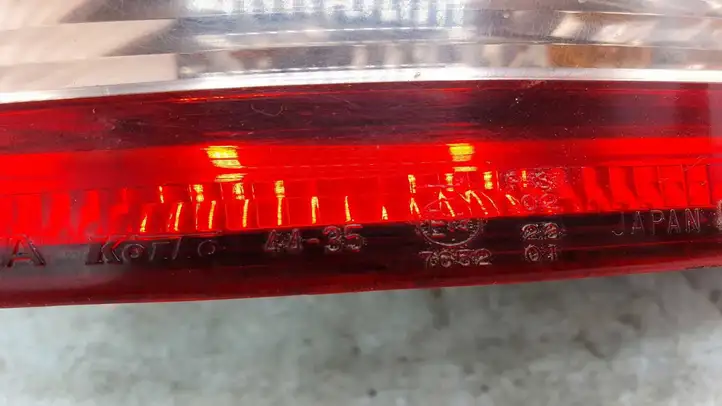 Toyota Avensis Verso (2001 - 2004) 4435E137652 Задний фонарь в кузове — фото 3