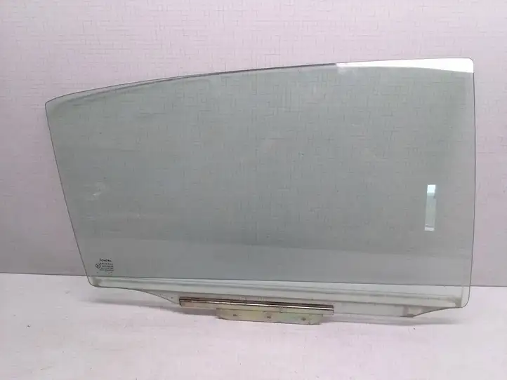 Toyota Corolla E120 E130 (2004 - 2007) DOT24AS2M68 Стекло задней двери — фото 1