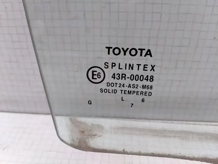 Toyota Corolla E120 E130 (2004 - 2007) DOT24AS2M68 Стекло задней двери — фото 2
