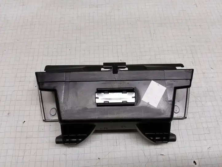 Toyota Corolla E120 E130 (2004 - 2007) 7411102060 Передняя пепельница — фото 4