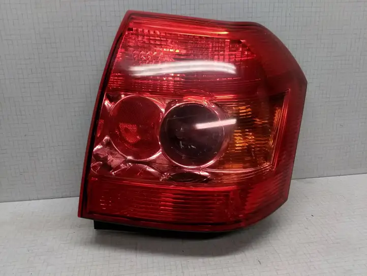 Toyota Corolla E120 E130 (2004 - 2007) NV10T00F20 Задний фонарь в кузове — фото 1