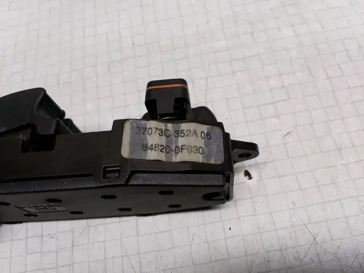Toyota Corolla E120 E130 (2004 - 2007) 54355667D Кнопка стеклоподъемников — фото 2