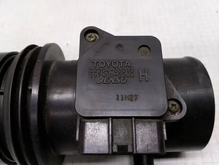 Toyota Corolla E120 E130 (2004 - 2007) 2220433010 Датчик массового расхода воздуха — фото 6