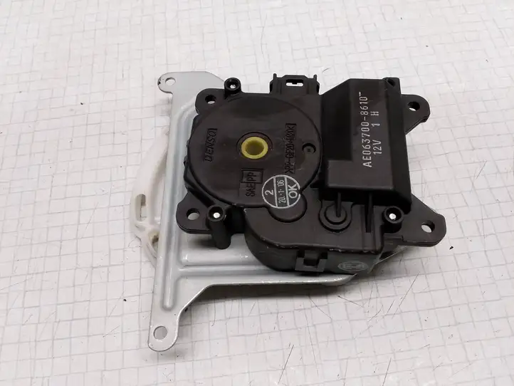 Toyota Corolla E120 E130 (2004 - 2007) AE0637008610 Двигатель задвижки потока воздуха — фото 1
