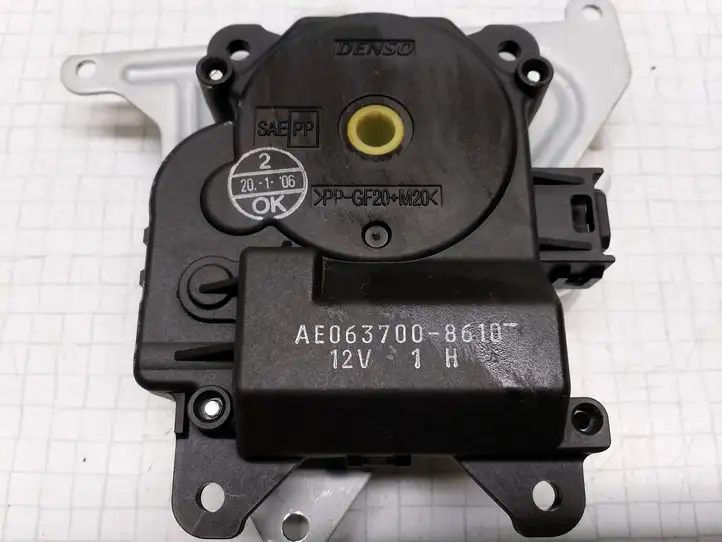 Toyota Corolla E120 E130 (2004 - 2007) AE0637008610 Двигатель задвижки потока воздуха — фото 4