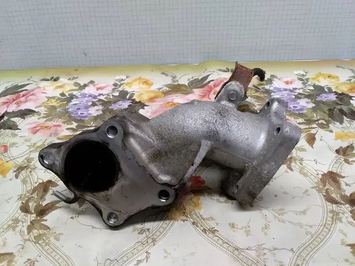 Toyota Corolla E120 E130 (2004 - 2007) Другая деталь двигателя — фото 3