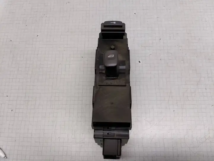 Volvo S60 (2000 - 2004) 8682950 Кнопка стеклоподъемников — фото 1