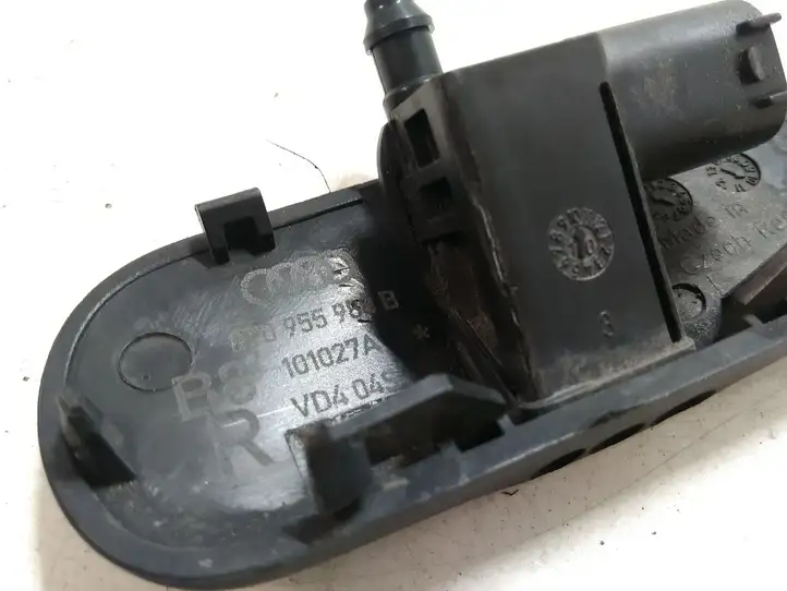 Audi A4 S4 B8 8K (2007 - 2011) 8T0955988B Форсунка омывателя лобового стекла — фото 3
