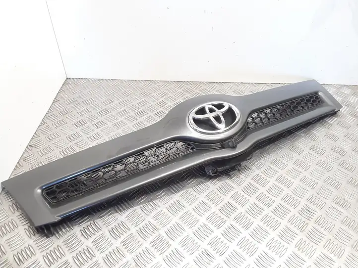 Toyota Corolla Verso E121 (2004 - 2007) 531110F020 Верхняя решетка радиатора — фото 1