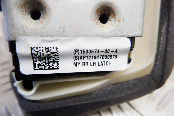 Tesla Model 3 (2017 - 2023) 150067400A Замок задней двери — фото 3