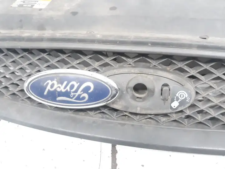 Ford Focus (2005 - 2008) 4M518C436AD Верхняя решетка радиатора — фото 2