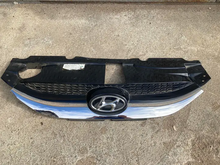 Hyundai ix35 (2013 - 2019) 863512Y000 Верхняя решетка радиатора — фото 1