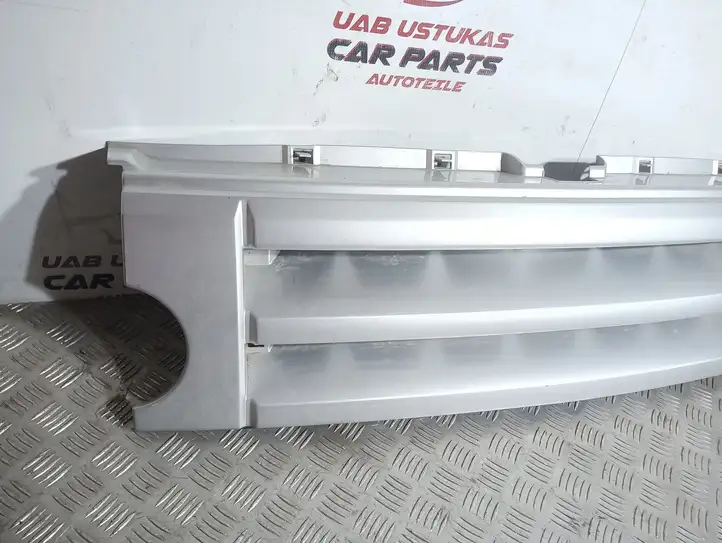 Land Rover Discovery (2004 - 2009)  DHB000274XXX Верхняя решётка