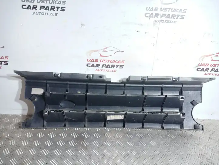 Land Rover Discovery (2004 - 2009)  DHB000274XXX Верхняя решётка