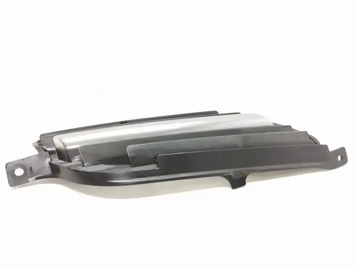 Nissan    9381M020 Нижняя решётка (из трех частей)