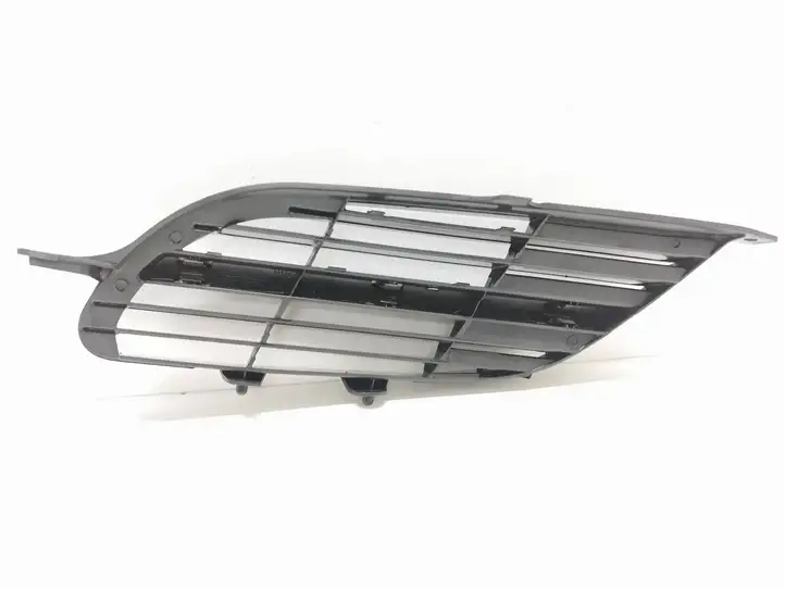 Nissan    9381M020 Нижняя решётка (из трех частей)