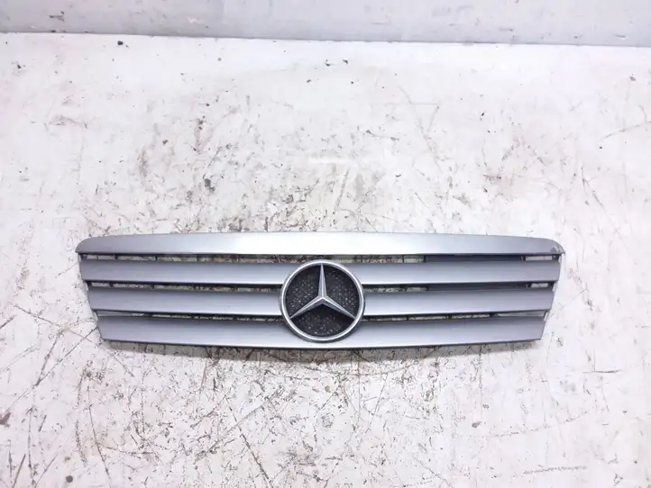 Mercedes-Benz A W168 (1997 - 2004) 1688800083 Верхняя решетка радиатора — фото 1