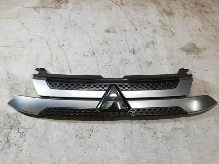 Mitsubishi Outlander (2018 - 2021) 7450B298 Верхняя решетка радиатора — фото 1