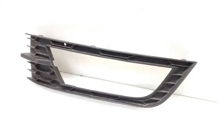 Skoda Octavia Mk3 (5E) (2013 - 2019)  5E0807681 Декоративная решётка противотуманной фары