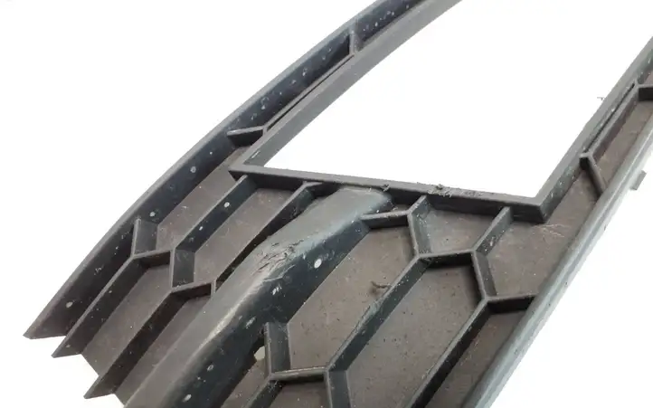 Skoda Octavia Mk3 (5E) (2013 - 2019)  5E0807681 Декоративная решётка противотуманной фары