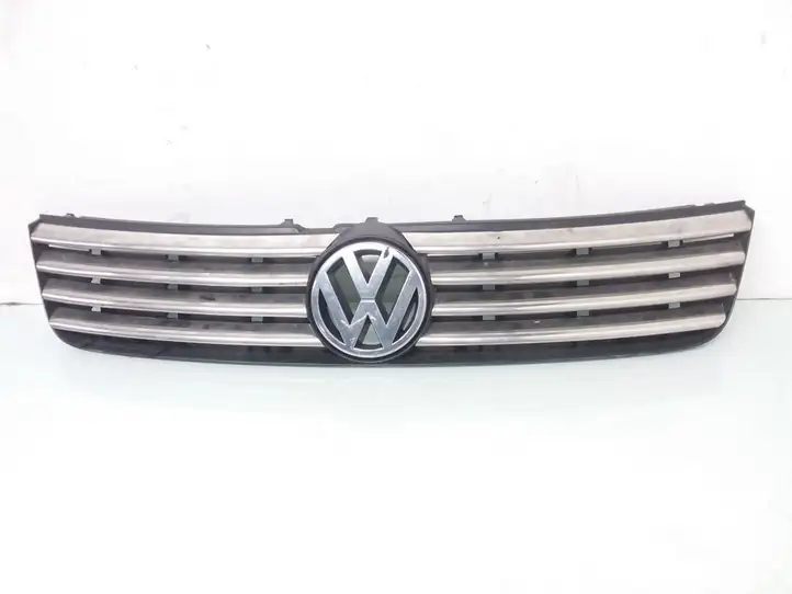 Volkswagen PASSAT B5 (1997 - 2000) 3B0853653C Верхняя решетка радиатора — фото 1