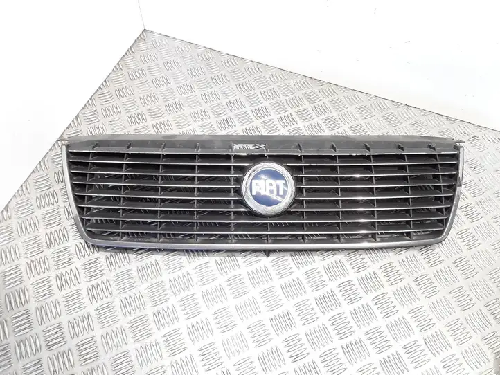 Fiat Croma (2005 - 2011) 735407861 Верхняя решетка радиатора — фото 1