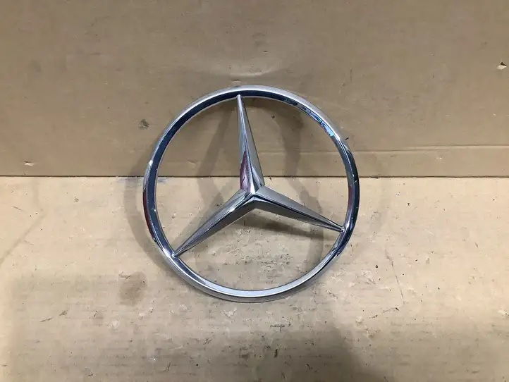 Mercedes-Benz ML W164 (2005 - 2011) A2518880086 Эмблема автомобиля — фото 1