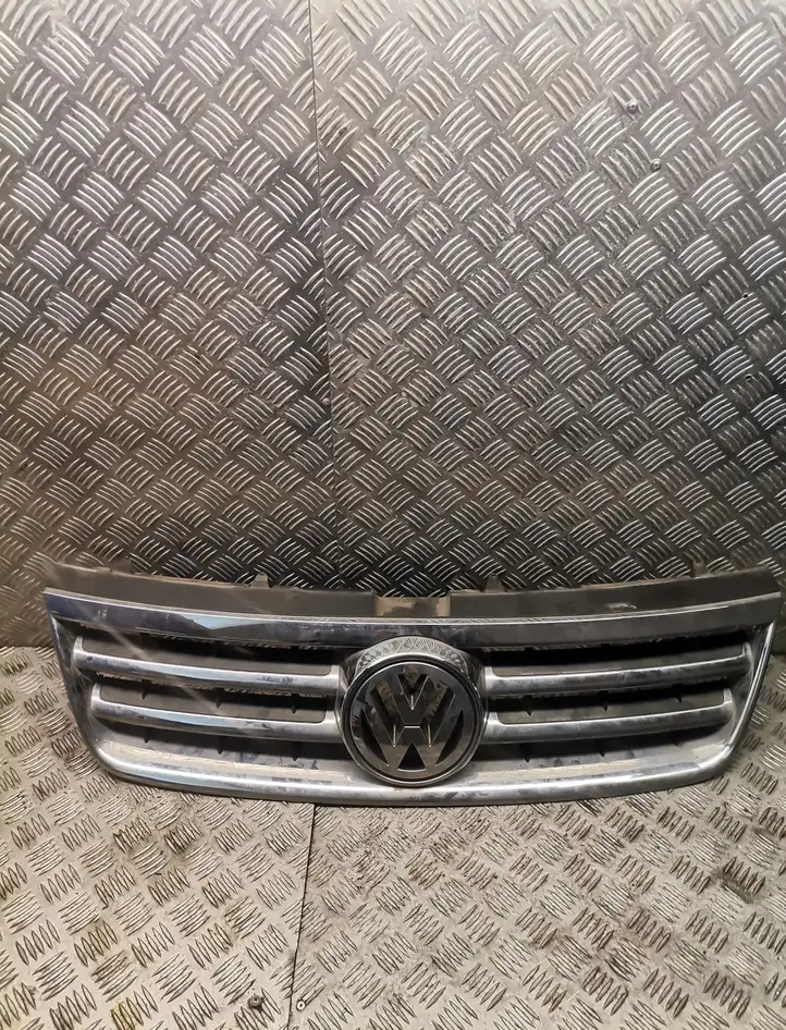Volkswagen Touareg I (2002 - 2010) Верхняя решетка радиатора — фото 1