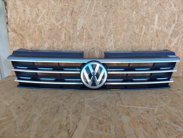 Volkswagen Tiguan (2016 - 2020) 5NA853653 Верхняя решетка радиатора — фото 1