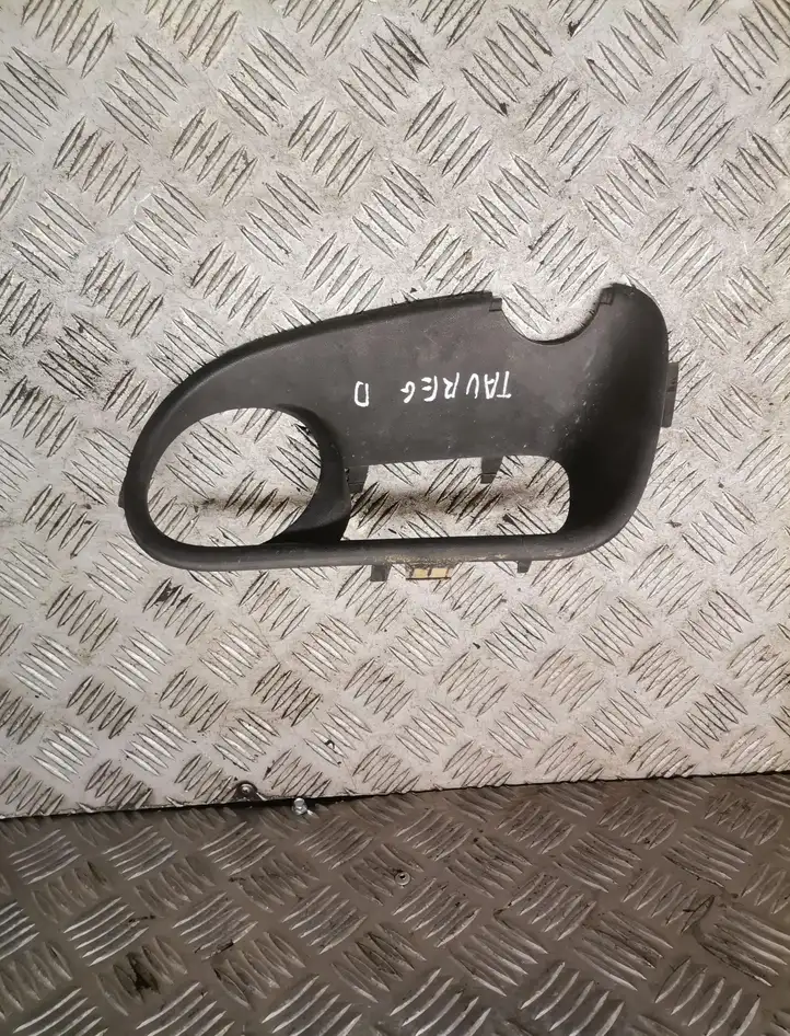 Volkswagen Touareg I (2002 - 2010)   Декоративная решётка противотуманной фары