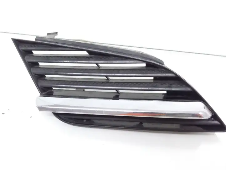 Nissan Primera (2001 - 2008)  62320AU300 Верхняя решётка