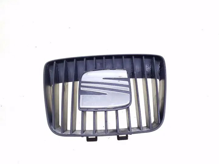 Seat Cordoba (6K) (1999 - 2002) 6K0853679A Верхняя решетка радиатора — фото 1