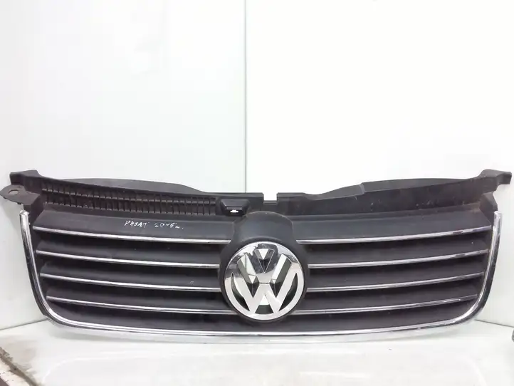 Volkswagen PASSAT B5.5 (2001 - 2005) 3B0853651L Верхняя решетка радиатора — фото 1