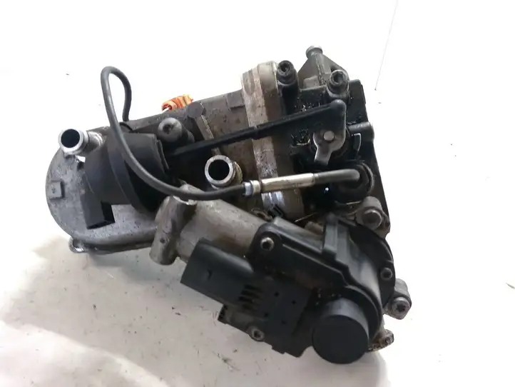 Audi A4 S4 B8 8K (2007 - 2011) 059131515R Охладитель клапана EGR — фото 2