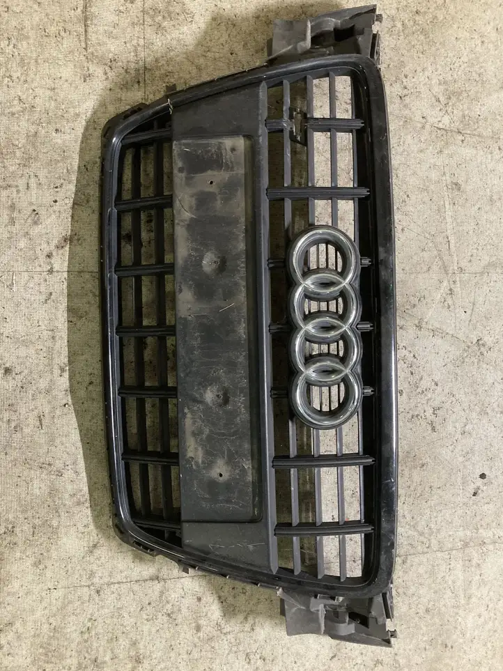 Audi A4 S4 B8 8K (2007 - 2011) 8K0853651B Верхняя решетка радиатора — фото 1