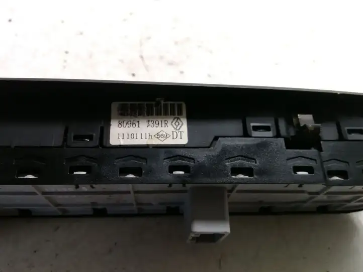 Renault Latitude (L70) (2010 - 2014) 809617391R Блок кнопок стеклоподъемников — фото 2