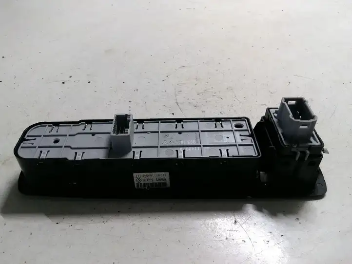 Renault Latitude (L70) (2010 - 2014) 809617391R Блок кнопок стеклоподъемников — фото 4