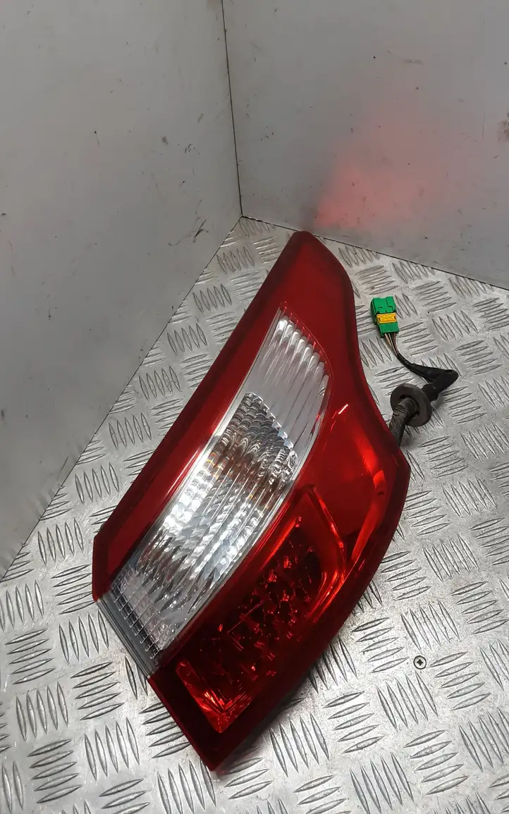 Renault Latitude (L70) (2010 - 2014) 265500029R Задний фонарь в кузове — фото 4